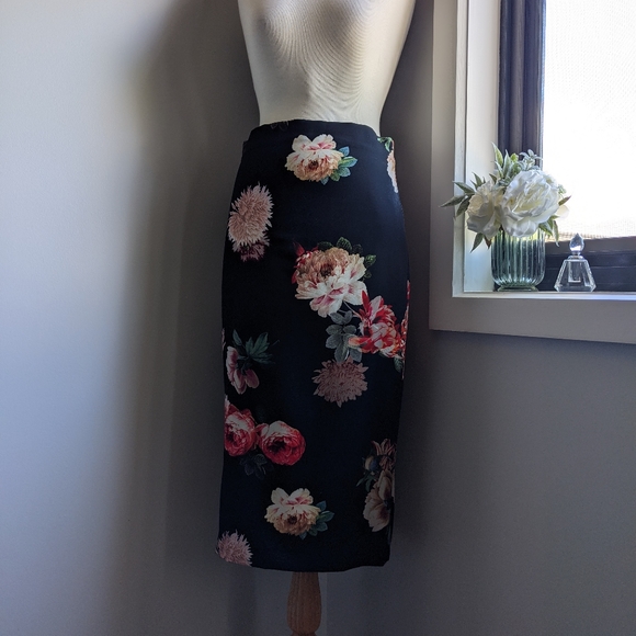 Zara Dresses & Skirts - Zara - High-waisted skirt